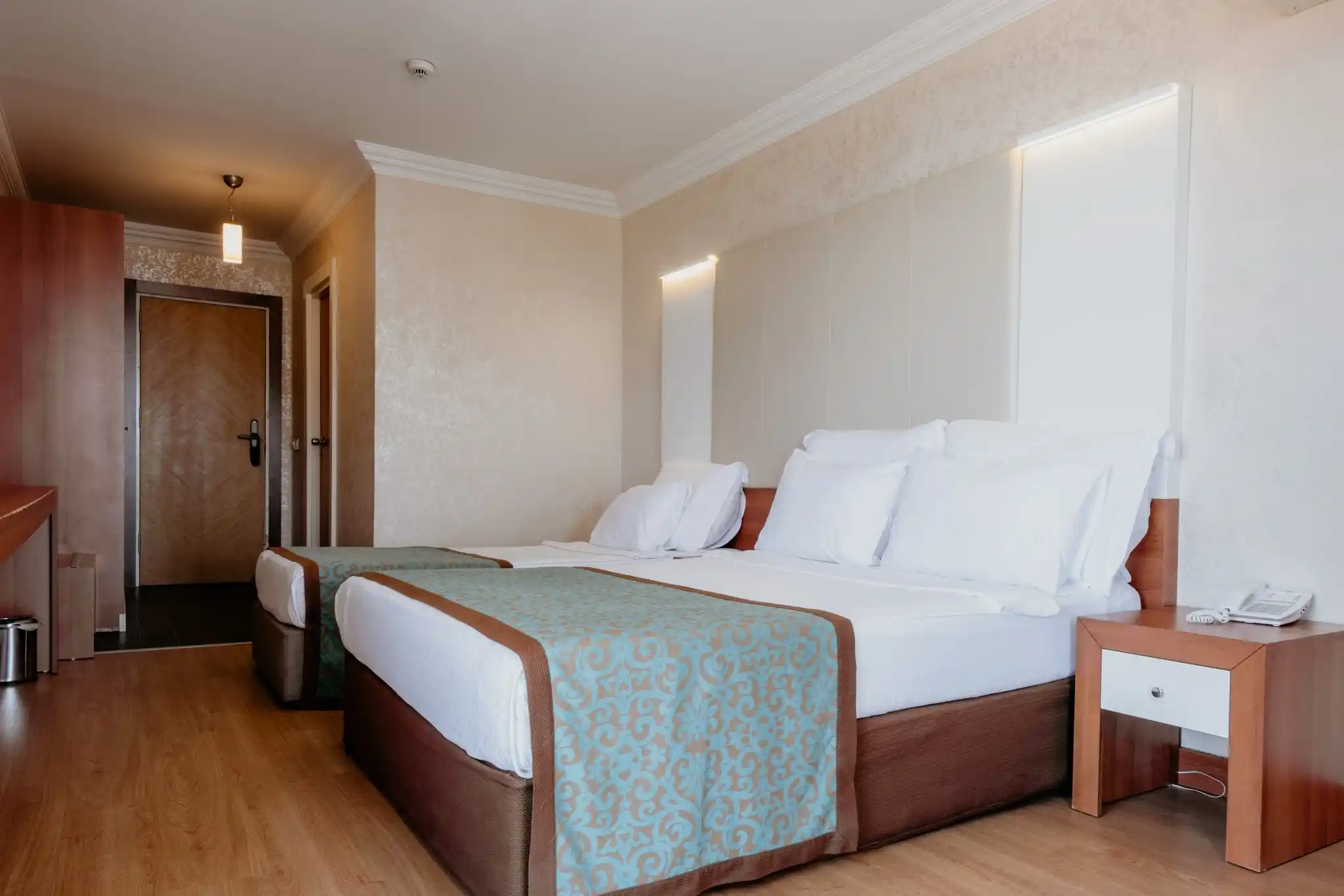 https://tacpremierhotels.com/rooms/galery/1742821961_standard-room-2.webp