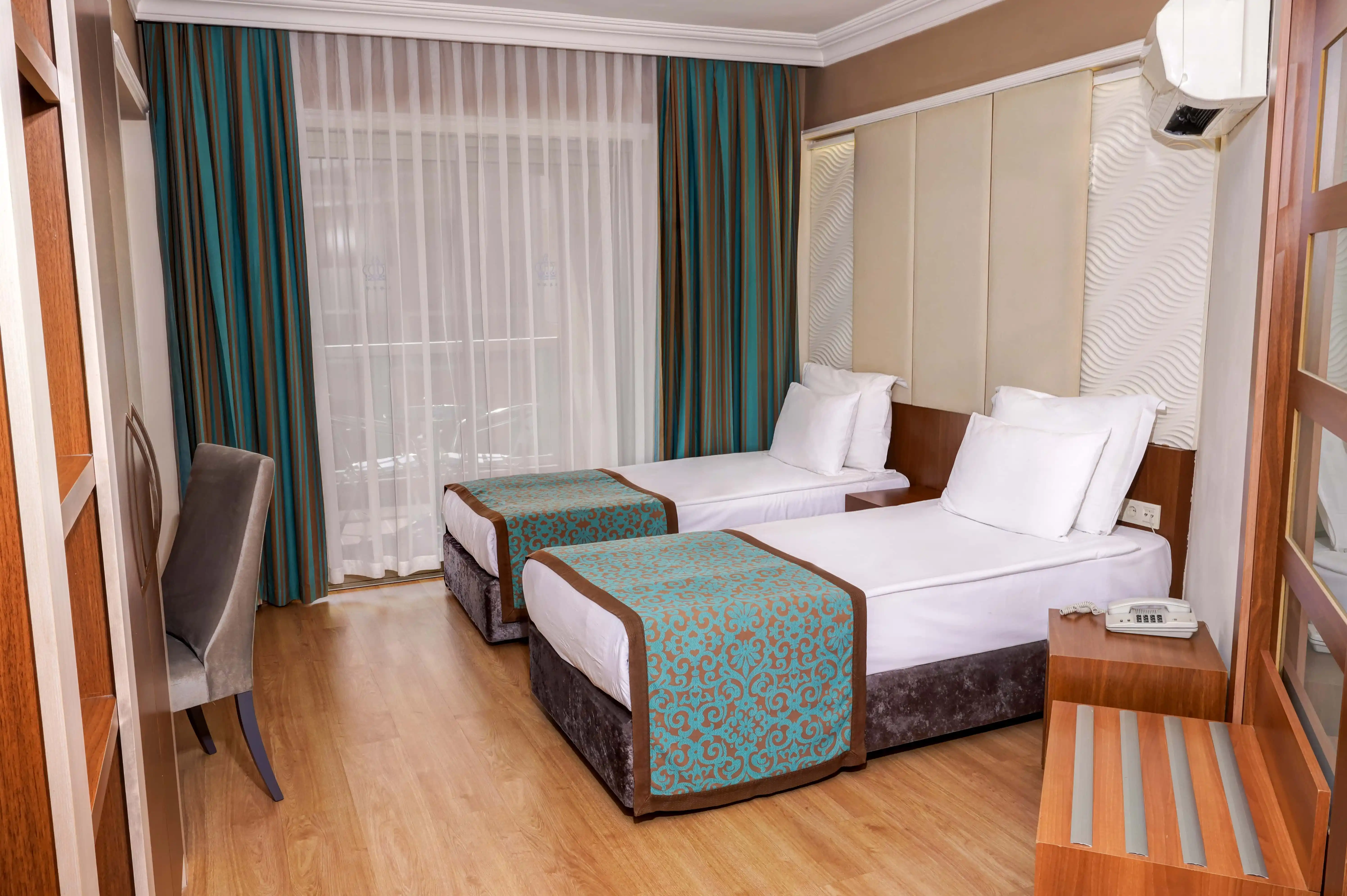 https://tacpremierhotels.com/rooms/galery/1742821961_standard-room-4.webp
