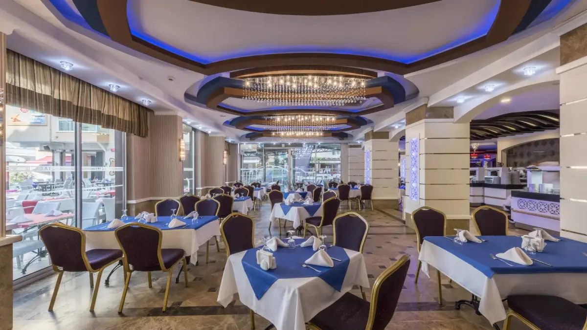 Restaurant & Bar